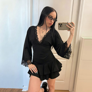 Vestido Mini Elegante de Estilo Oscuro con Encaje y Parches, Cuello en V, Manga Acampanada, Estilo Francés, Sexy, con Cintura Definida, para Mujer - Product Image 4