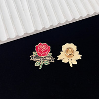 Pin de Rosa con Diseño Artístico para el Día del Maestro o San Valentín
