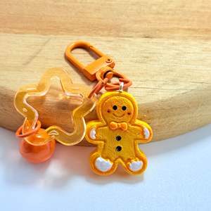 CHENXI Mignon Pendentif de Sac en Forme de Bonhomme en Pain d'Épices de Noël avec Clochette Décorative, Porte-clés Kawaii - Product Image 3
