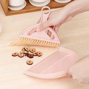 Mini juego de limpieza creativo A2931 para dormitorio y cocina, cepillo de limpieza de escritorio, escoba, recogedor, suministros de limpieza prácticos - Product Image 2