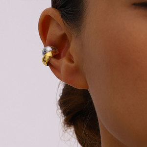 ต่างหูแฟชั่นดีไซน์เนอร์เคลือบทอง 14k 18k PVD ไม่ลอก 316l สแตนเลสสตีลรูปตัว C คู่ สำหรับผู้หญิง ไม่ต้องเจาะหู - Product Image 2