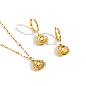Conjunto de joyas de 4 piezas para mujer: collar, pulsera, pendientes y anillo adornados con dijes redondos de arcilla. - Product Image 3