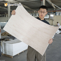 Placage de carrelage en argile modifiée 3D Faux revêtement mural souple pliable pour intérieur Panneaux muraux en pierre flexible artificielle en travertin