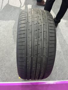 Neumático PCR Equivalente a OEM 255/35R20 Reemplazo Directo con las Mismas Especificaciones - Product Image 1