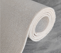 Tapis commercial en rouleau de tapis non tissé à bas prix pour banquet 100% polyester tapis rouge auto-adhésif pour événements mariages