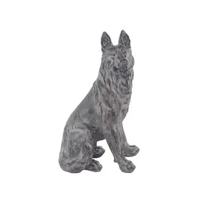 पारंपरिक बैठे जर्मन शेफर्ड कुत्ता राल मूर्ति उद्यान सजावट जानवर मूर्ति