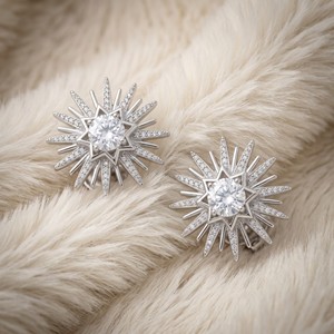 ต่างหูแบบติดหูรูปดาวประดับเพชรคิวบิกเซอร์โคเนียชุบเงิน ดีไซน์ Sunburst สำหรับผู้หญิง เครื่องประดับหรูหราสำหรับงานปาร์ตี้ ขายส่ง - Product Image 2