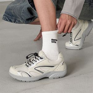 Chaussures de football - Design de niche pour hommes. Confortable pour le sport. Polyvalent. Semelle souple. Chaussures de course basses. - Product Image 3