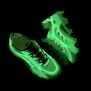 Zapatillas Deportivas con Suela Gruesa y Luz Nocturna Personalizadas OEM para Mujer con Suela Robusta - Product Image 6