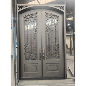 Entrée de villa de style anglais, porte d'entrée de luxe en fer forgé avec plinthe et fenêtre décorative - Product Image 5