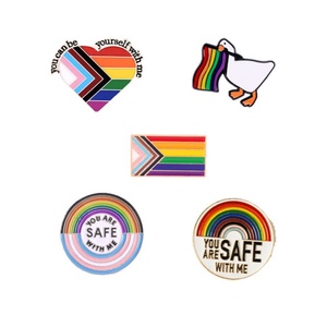 Homosexuell Stolz Verbündeter Abzeichen Regenbogen Sie sind sicher mit mir Emaille Pin - Product Image 1