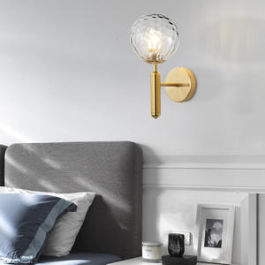 Applique murale de style nordique minimaliste de luxe tout en cuivre, lampe de chevet simple et moderne pour chambre à coucher, salon, couloir, entrée - Product Image 3