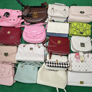 กระเป๋าถือมือสอง A6 ลดราคาสุดฮอต กระเป๋าสะพายไหล่สุดเก๋สำหรับผู้หญิง คุณภาพเยี่ยม กระเป๋า Ukay มือสองจากโรงงานโดยตรง - Product Image 3