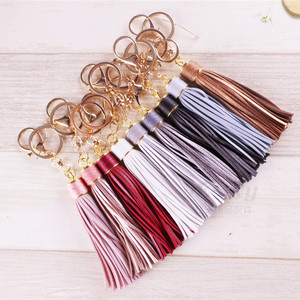 Porte-clés en cuir Yitian avec pompon, pendentif pour sac femme, bijou artisanal élégant, accessoire de trajet - Product Image 1