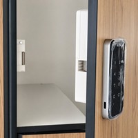 Casier de gym compact Brikley avec clavier numérique Z-tier, en stratifié HPL résistant au feu pour les casiers de centre de fitness