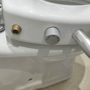 مقعد مرحاض مرفوعة مع مسند ذراع لكبار السن - Product Image 3