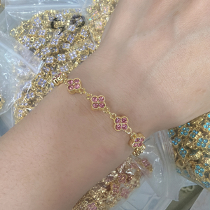Braccialetto Quadrifoglio all'Ingrosso per Donne, Bracciale con Charm in Cristallo e Strass - Product Image 6
