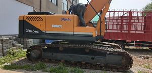 Excavatrice Hyundai 220LC-9S d'occasion en bon état pour la construction et le terrassement - Product Image 3