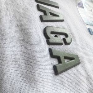 Etiquetas de Logotipo con Letras de Transferencia de Calor de Silicona 3D Personalizadas al por Mayor, Bolsas de Polipropileno para Camisetas, Impresión de Alta Calidad en Serigrafía, Rollo de 100 Piezas - Product Image 3