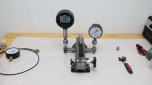 Bomba Calibradora de Presión de Alta Resistencia con Resolución de 1 Pa para Pruebas y Calibración de Alta Presión - Product Image 3