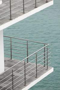 Vente chaude <span class=keywords><strong>Garde</strong></span>-<span class=keywords><strong>corps</strong></span> de <span class=keywords><strong>terrasse</strong></span> en acier inoxydable personnalisé, design moderne pour la sécurité extérieure de la <span class=keywords><strong>maison</strong></span>, tube de barre transversale - Product Image 5