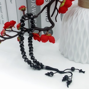 Tasbih de Resina Tallada Árabe Hecho a Mano de 8mm, 33 Cuentas para Alivio del Estrés, Unisex, Étnico, YASEEN - Product Image 1