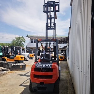 Used Toyota <b>Forklift</b> 3 Ton LPG with 2/3 Stages 4.5 Meters Tested & Inspected Low Hours 0-1000 for Sale - Product Image 3
