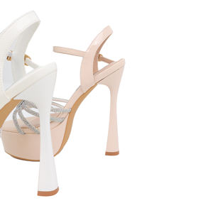 أحذية نسائية بإصبع سميك من الدانتيل بإصبع القدم أحذية براقة نسخة برازيلية متناسقة بالكامل بكعب كبير وكعب أسود صندل بكعب سميك - Product Image 1