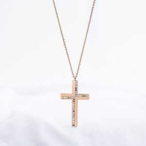 สร้อยคอจี้รูปกางเขนสแตนเลสสตีลสีโรสโกลด์ประดับเพชรแบบฝัง  สำหรับทุกเพศ  เครื่องประดับแฟชั่น ของขวัญ - Product Image 2