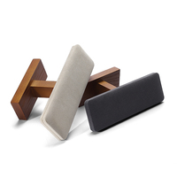 Présentoir en bois DIGU pour bracelets, avec support en T et coussinets inclinés en velours/lin, idéal pour montres et bijoux en comptoir ou vitrine