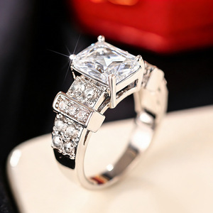 Bague Saphir Femme A004 Coupe Émeraude Géométrique en Alliage Sertie à Griffes Bijou de Fiançailles - Product Image 4