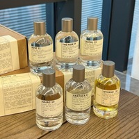 Flacon de parfum en verre 30 ml, bouchon rond en bois, sérigraphie, estampe dorée, best-seller, 100 pièces, diffuseur à roseaux
