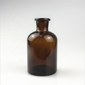 Bottiglia <span class=keywords><strong>Diffusore</strong></span> di Profumo in Vetro Ambrato Decorativo da 125ml <span class=keywords><strong>con</strong></span> <span class=keywords><strong>Bastoncini</strong></span> in Rattan - Product Image 4