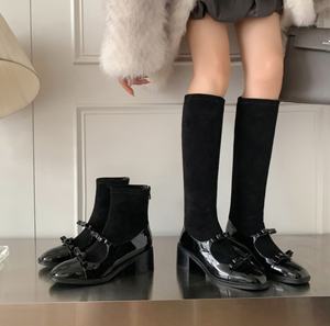 Chaussures à semelles épaisses en cuir noir pour femmes. Convient pour le travail, les trajets domicile-travail et les tenues professionnelles - Product Image 2