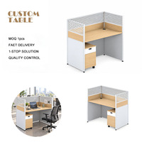 Poste de travail individuel, finition bois clair, bureau de personnel, écrans trois côtés, meuble mobile, poste de travail de bureau