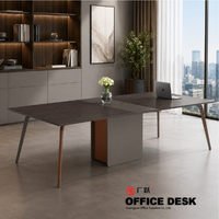 Table de conférence moderne avec plateau laqué, pieds en acier et boîte de rangement intégrée pour solutions de mobilier de bureau