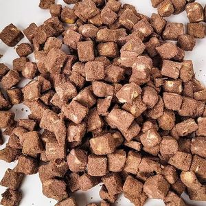Friandises lyophilisées FurZo pour chats et chiens - Poulet, jaune d'œuf, pomme, canneberge, canard - Riches en protéines, sans céréales, pour la santé de la peau et du pelage - Product Image 5