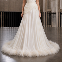 Robe de mariée en mousseline champagne à plumes d'autruche, sans bretelles, froncée, taille basse, coupe trapèze, sur mesure, vente en gros