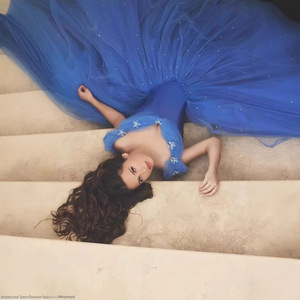 Vestido de Noche Largo Estilo <span class=keywords><strong>Cenicienta</strong></span> 2025 Nuevo Azul con Hombros Descubiertos, Tul Vaporoso y Lazo para Fiesta al por Mayor - Product Image 3