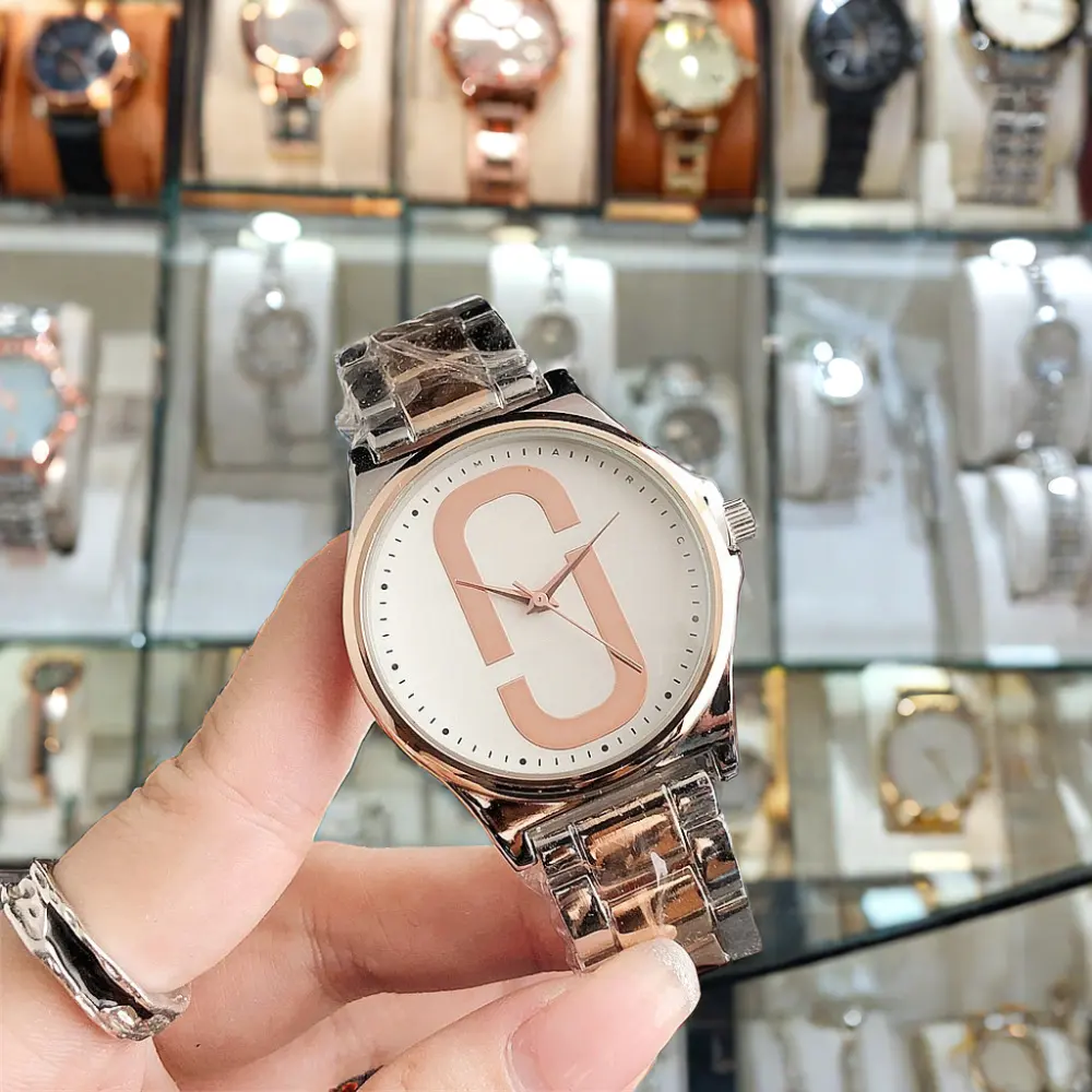 Hot Selling Horloges Mannen En Vrouwen Merk Luxe Mode Eenvoudige Dames Quartz Geneva Legering Horloge