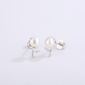 Elegant Daisy Freshwater Pearl <b>Studs</b> <b>Silver</b> Plated Copper Jewelry Charming Floral Shape for Women Gifts - Product Image 2