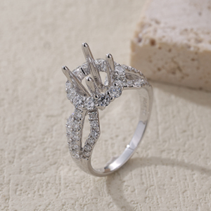 แหวนหมั้นแบบกึ่งสำเร็จรูปทองคำขาว 18K แท้ ดีไซน์คลาสสิก ประดับเพชรคุณภาพสูง ฝังแบบ Prong Setting สำหรับงานแต่งงานหรืองานเลี้ยง - Product Image 3