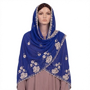 Foulard Hijab Modeste en Chiffon Blanc Brodé Floral à Bord Festonné Léger et Respirant pour Femme – Vente en Gros - Product Image 3
