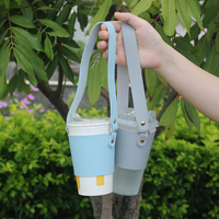 En stock Manchon en cuir PU avec sangle de poignée Porte-gobelet à café réutilisable Porte-gobelet à thé froid portable pour l'extérieur