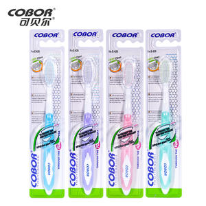 Brosse à dents Cobor E626 à poils souples, manuelle, pour adultes, haute qualité, disponible aux États-Unis - Product Image 2
