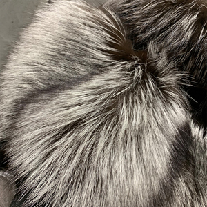 Áo khoác lông thú thiết kế mới 2025, lông cáo thật tự nhiên, áo khoác lông cáo bạc mềm mại dành cho nữ - Product Image 4