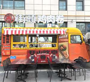 Remolque de camión de comida de entretenimiento familiar con crepé de maíz Barbe a Papa para aperitivos Hotdogs Comida rápida Asiento lateral superior - Product Image 3