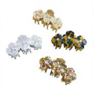 Fermagli per Capelli ZOYU a Quattro Foglie in Acetato, Fermaglio con Perle, Design Classico ed Elegante in Stile Coreano con Motivo Leopardato e Fiore di Plumeria - Product Image 1