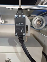 Machine d'emballage automatique thermorétractable RYMACH RS-590 pour l'emballage alimentaire et des sacs, film plastique et feuille métallique, moteur haute vitesse