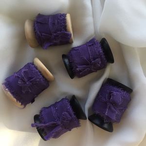 Diskon Besar 100% Sutra Buatan Tangan Murni Pita Krep Pabrik Langsung 2.5Cm Warna-warni Ukuran Hadiah Natal Pinggiran Berjumbai - Product Image 5